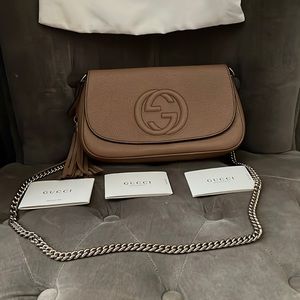 Tan leather Gucci bag with gold chain strap